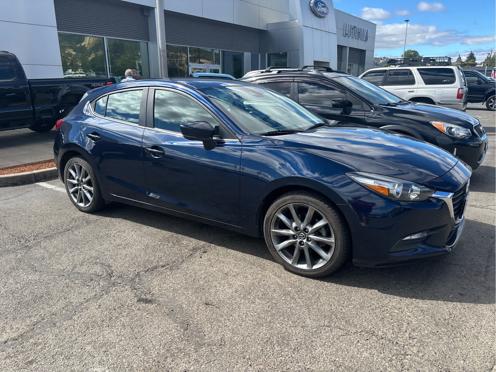 Used 2018 MAZDA MAZDA3 Touring FWD image 4