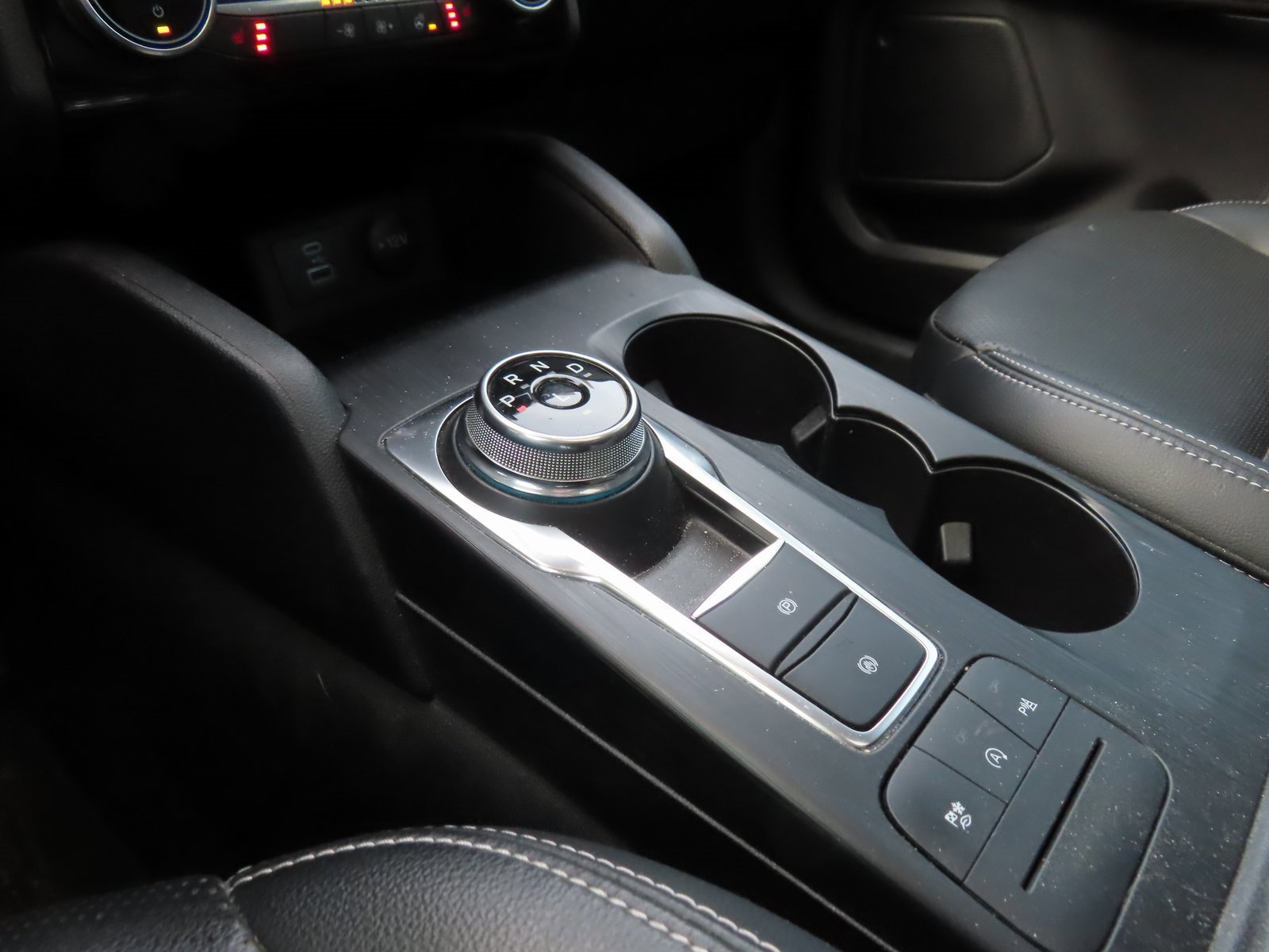 Certified 2022 Ford Escape Titanium w/ Class II Trailer Tow Package image 28