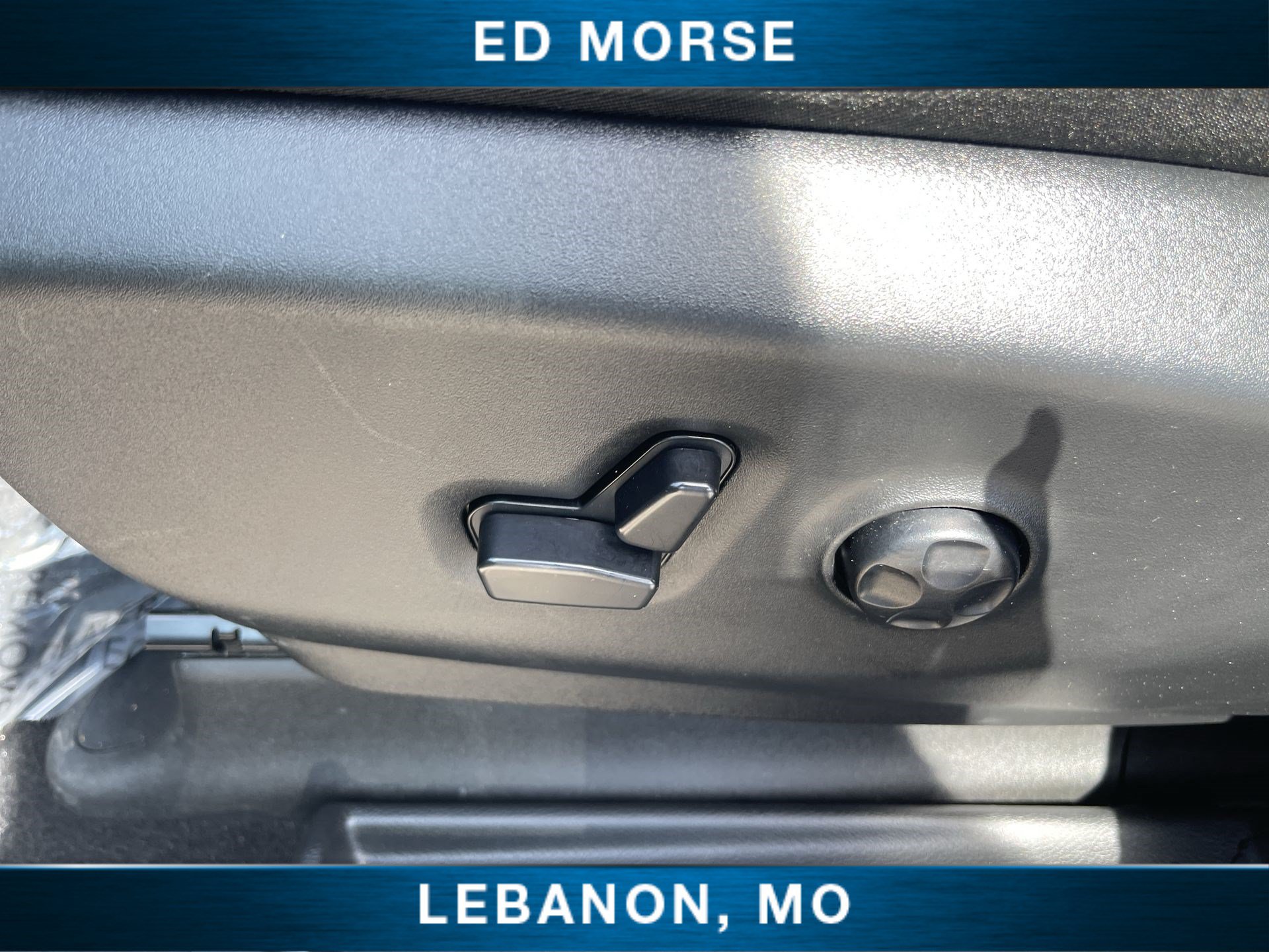 Used 2025 Chrysler Pacifica Select FWD image 32