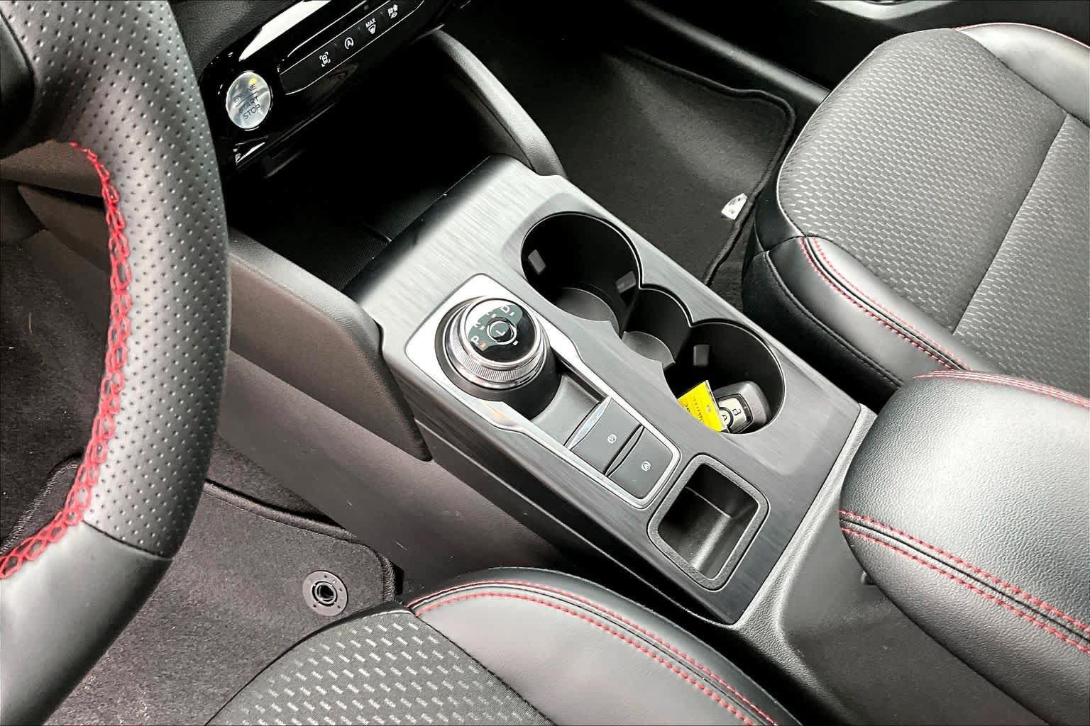 Certified 2025 Ford Escape ST-Line w/ Tech Pack #1 FWD image 17