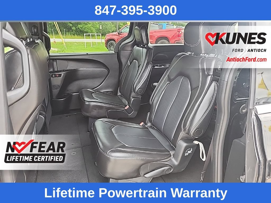 Used 2025 Chrysler Pacifica Select FWD image 28