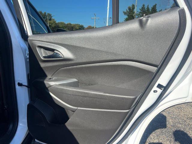 Used 2025 Chevrolet Trax LT w/ LT Convenience Package FWD image 38