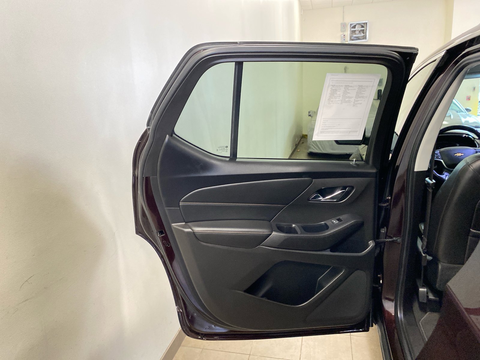Used 2021 Chevrolet Traverse LT w/ LT Premium Package AWD/4WD image 9