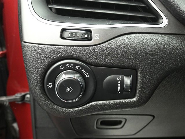 Used 2019 Jeep Cherokee Latitude w/ Cold Weather Group image 27