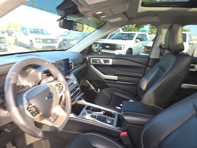 Certified 2021 Ford Explorer XLT w/ Equipment Group 202A AWD/4WD image 9