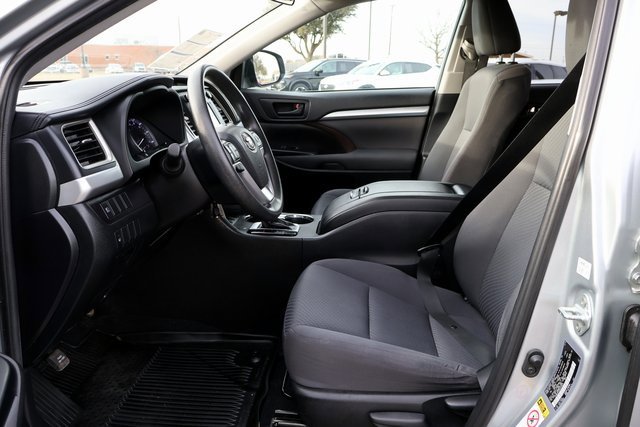 Used 2019 Toyota Highlander LE image 26