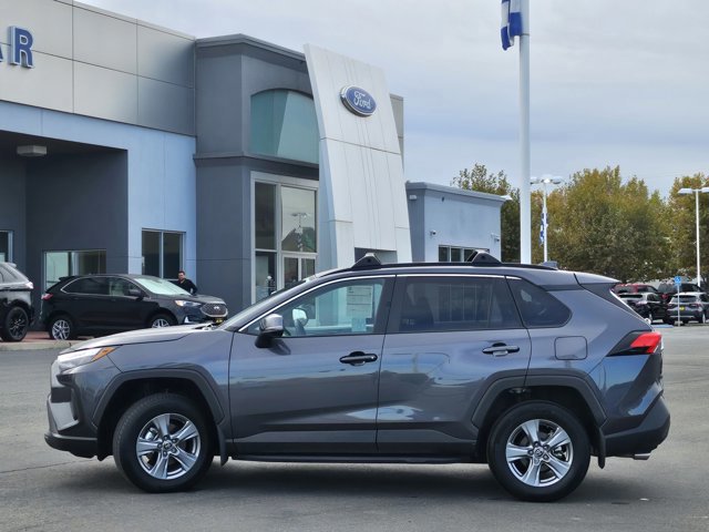 Used 2025 Toyota RAV4 XLE image 2