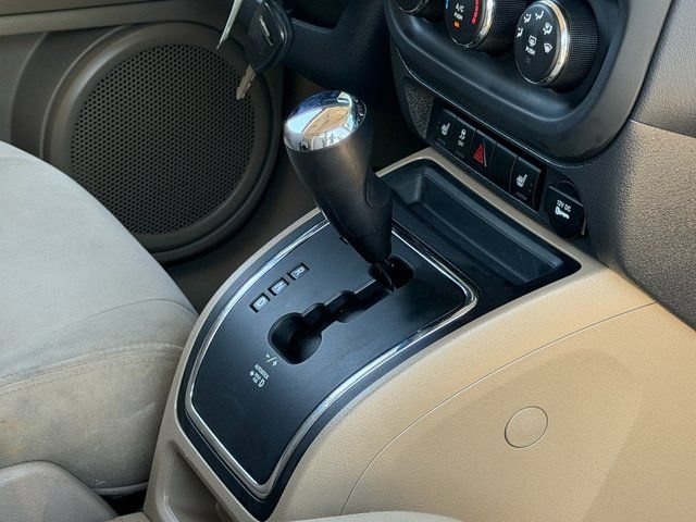 Used 2017 Jeep Patriot Latitude FWD image 27