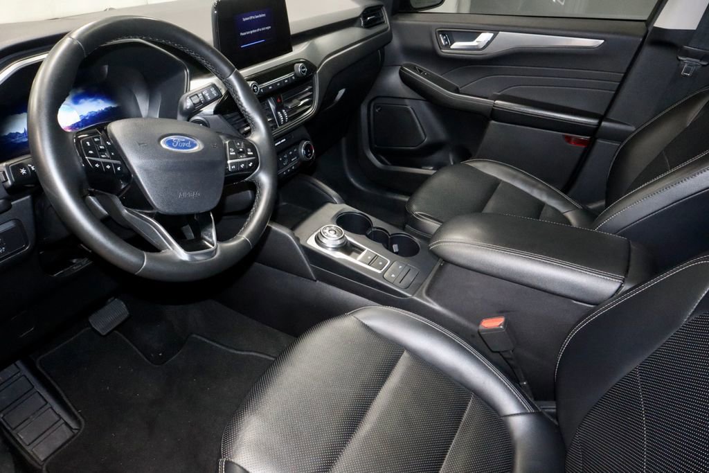 Certified 2022 Ford Escape Titanium image 24