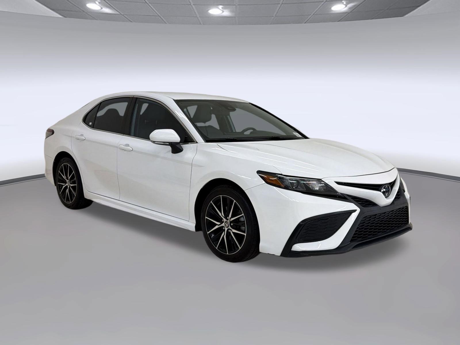 Used 2022 Toyota Camry SE FWD image 7