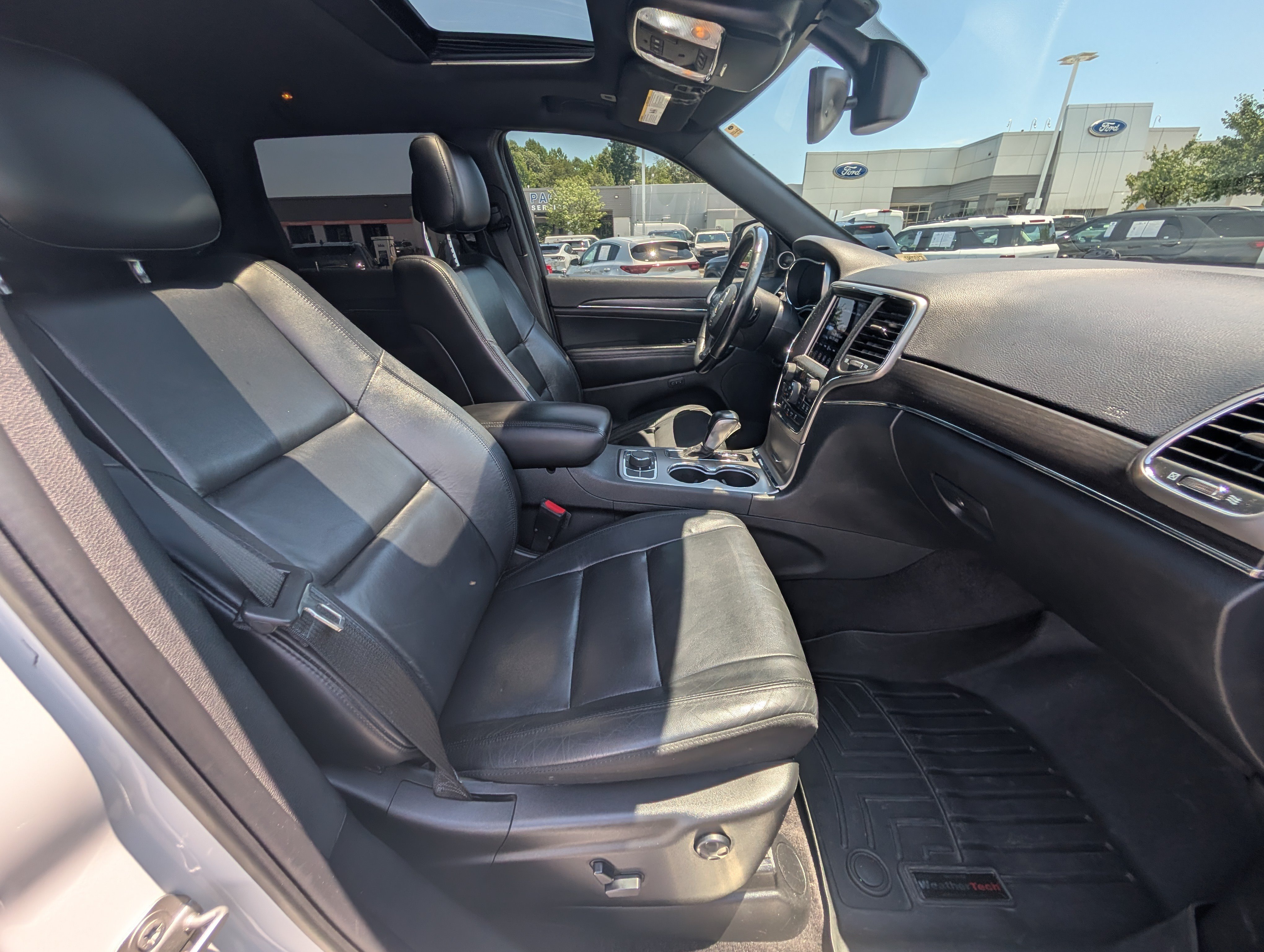 Used 2018 Jeep Grand Cherokee Limited AWD/4WD image 10