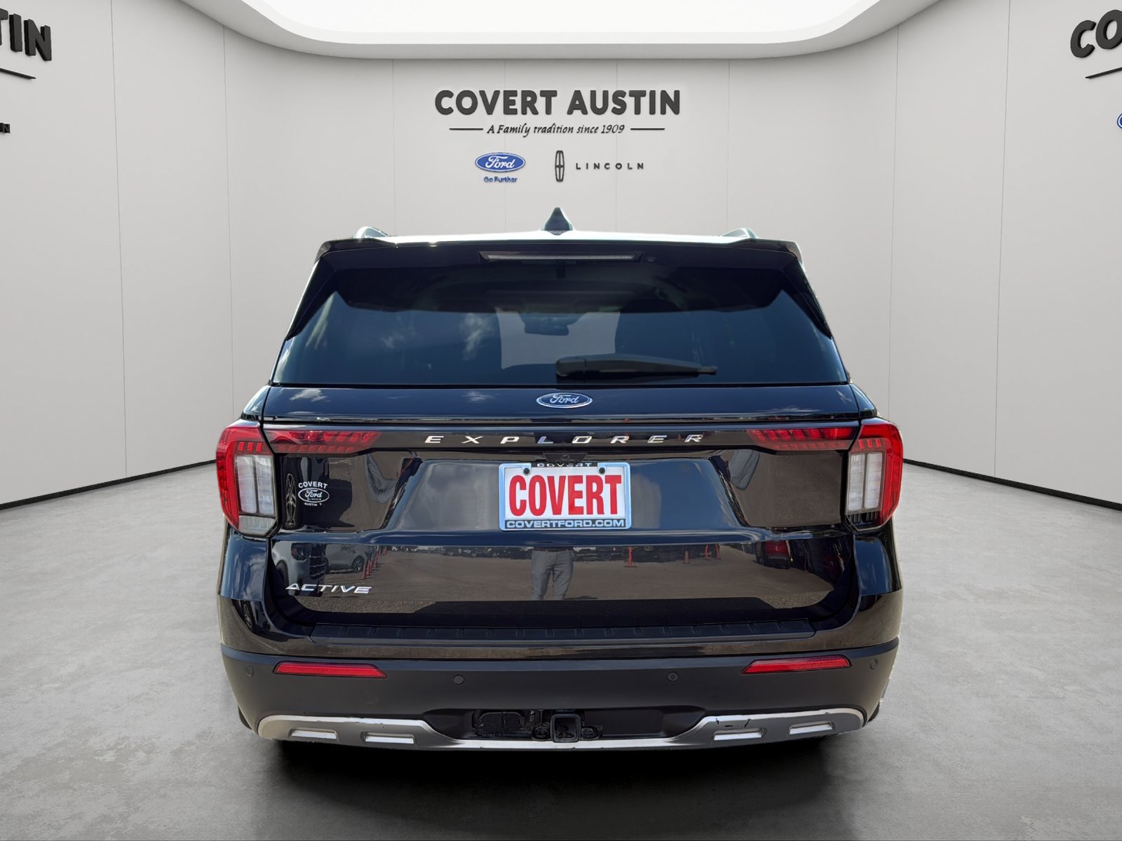 Certified 2025 Ford Explorer Active w/ Active Comfort Package RWD image 4