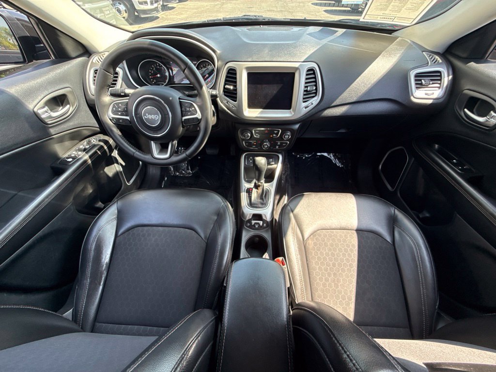 Used 2018 Jeep Compass Latitude w/ Popular Equipment Group FWD image 32