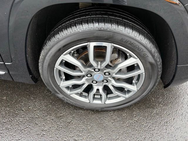 Used 2024 GMC Terrain Denali w/ Denali Premium Package AWD/4WD image 9