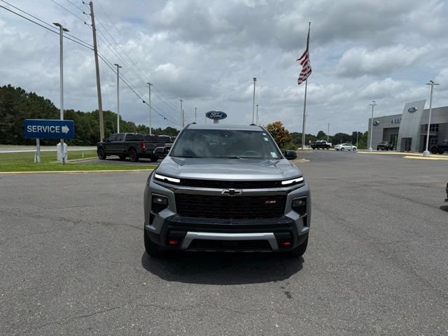 Used 2025 Chevrolet Traverse Z71 w/ LPO, Cargo Package AWD/4WD image 2
