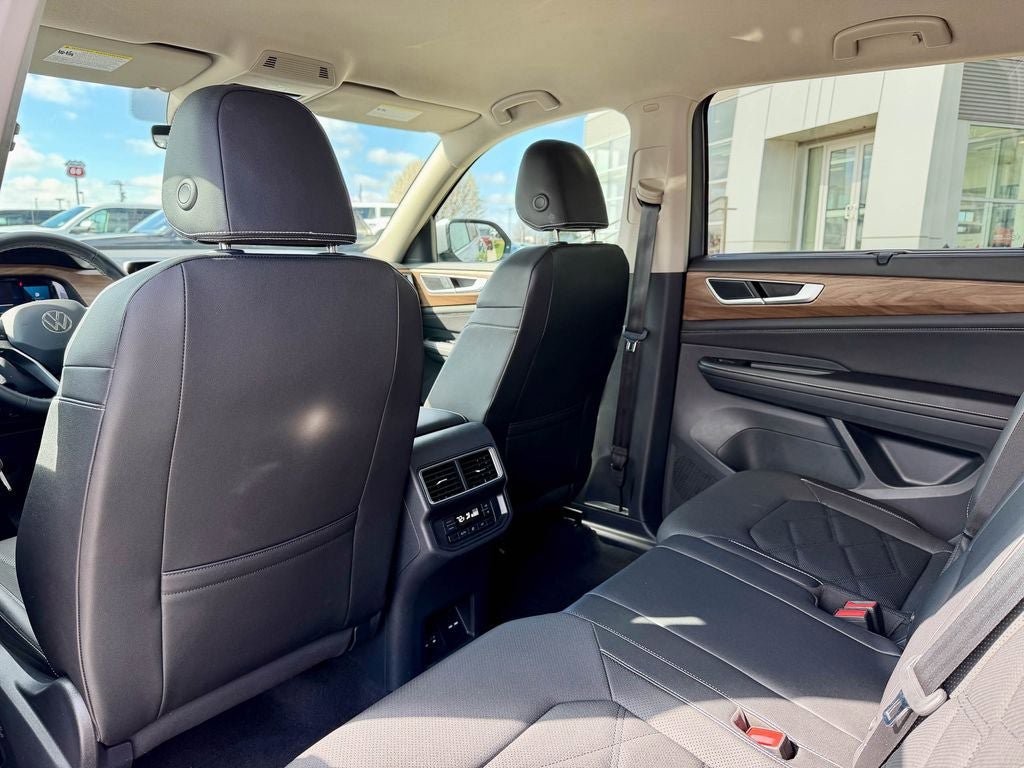 Used 2025 Volkswagen Atlas SE AWD/4WD image 13