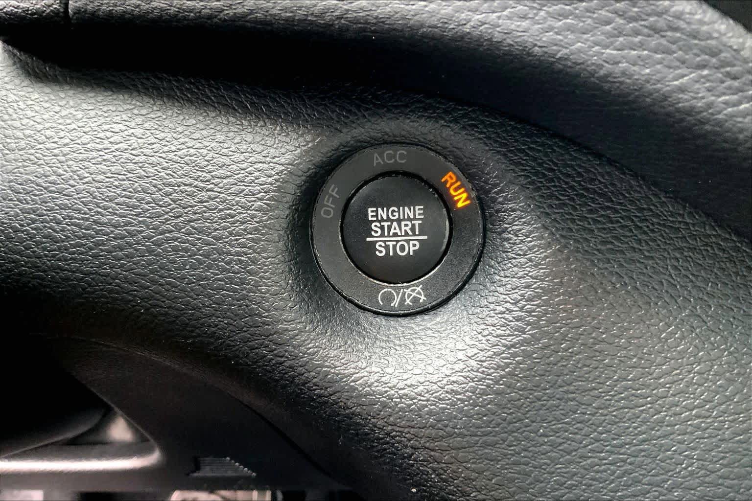 Used 2020 Jeep Cherokee Latitude Plus FWD image 31