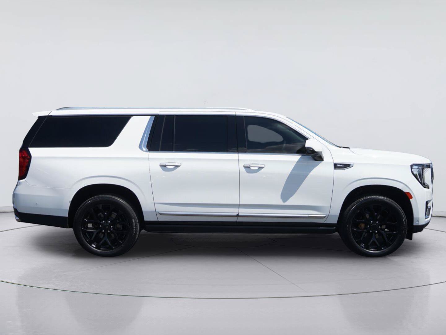Used 2024 GMC Yukon XL Denali w/ Denali Reserve Package RWD image 5