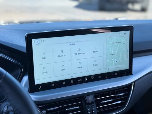 Certified 2025 Ford Escape Platinum AWD/4WD image 19