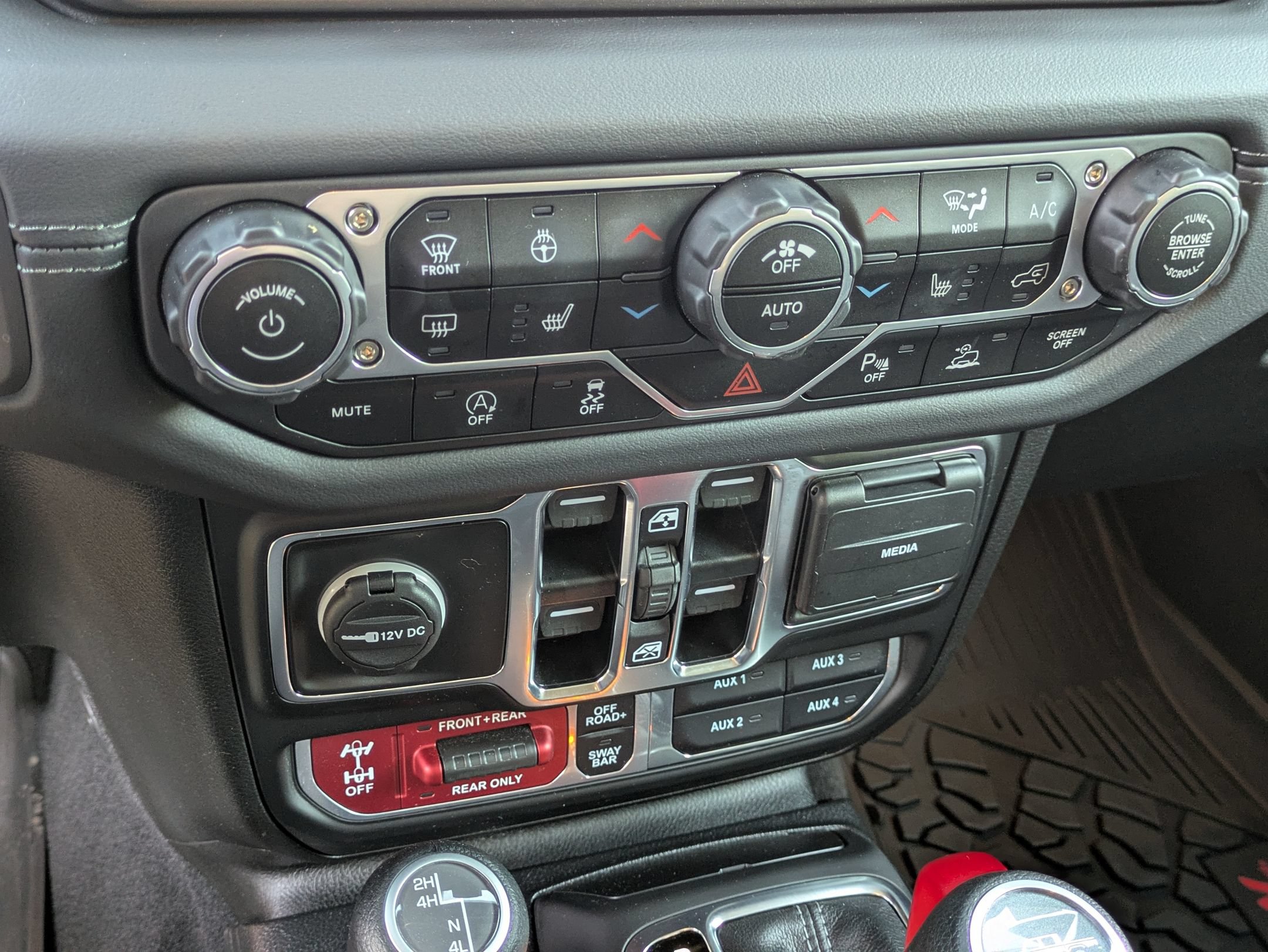 Used 2025 Jeep Gladiator Rubicon w/ Safety Group AWD/4WD image 23