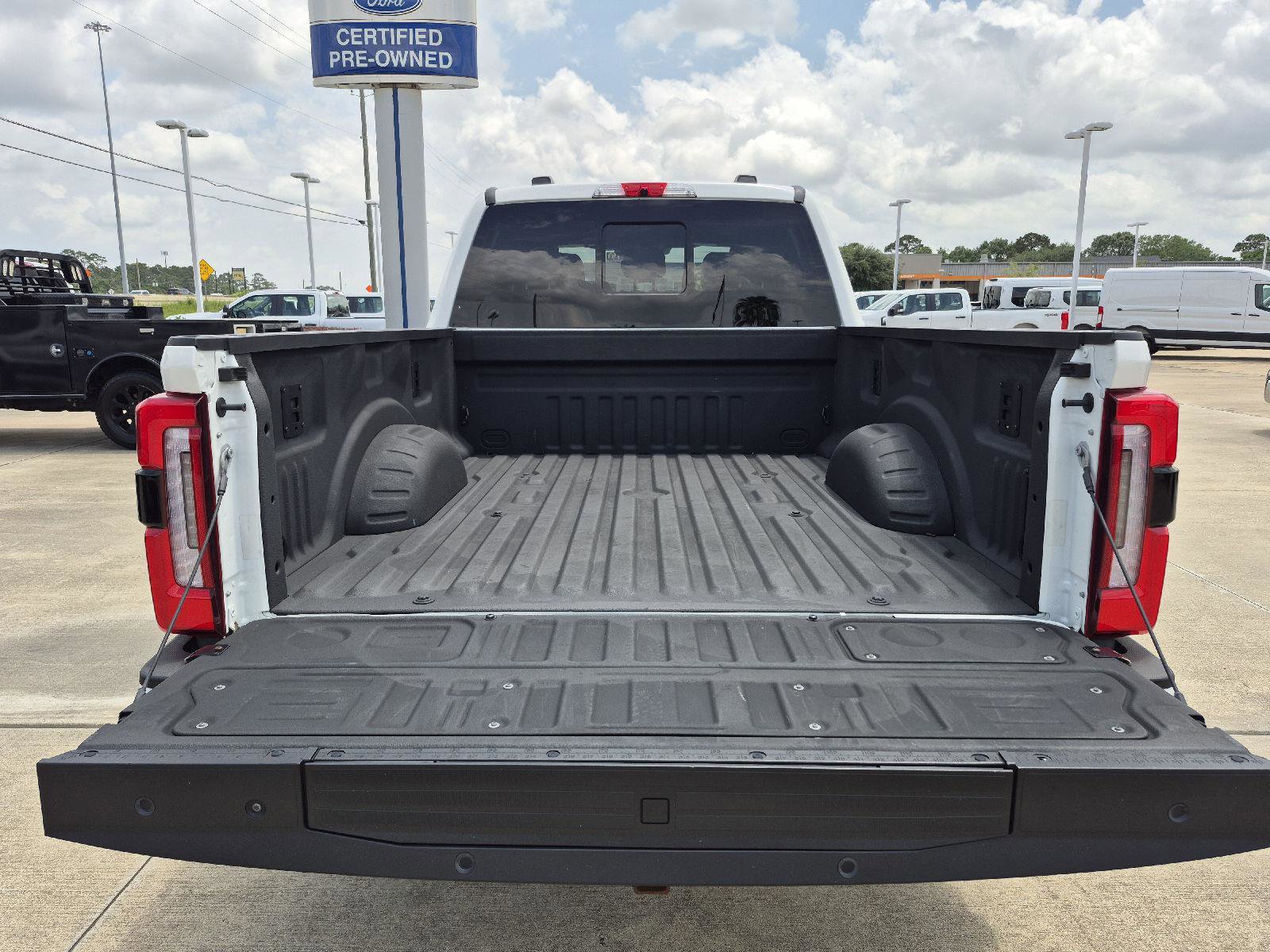 Certified 2024 Ford F250 Platinum w/ FX4 Off-Road Package AWD/4WD image 17