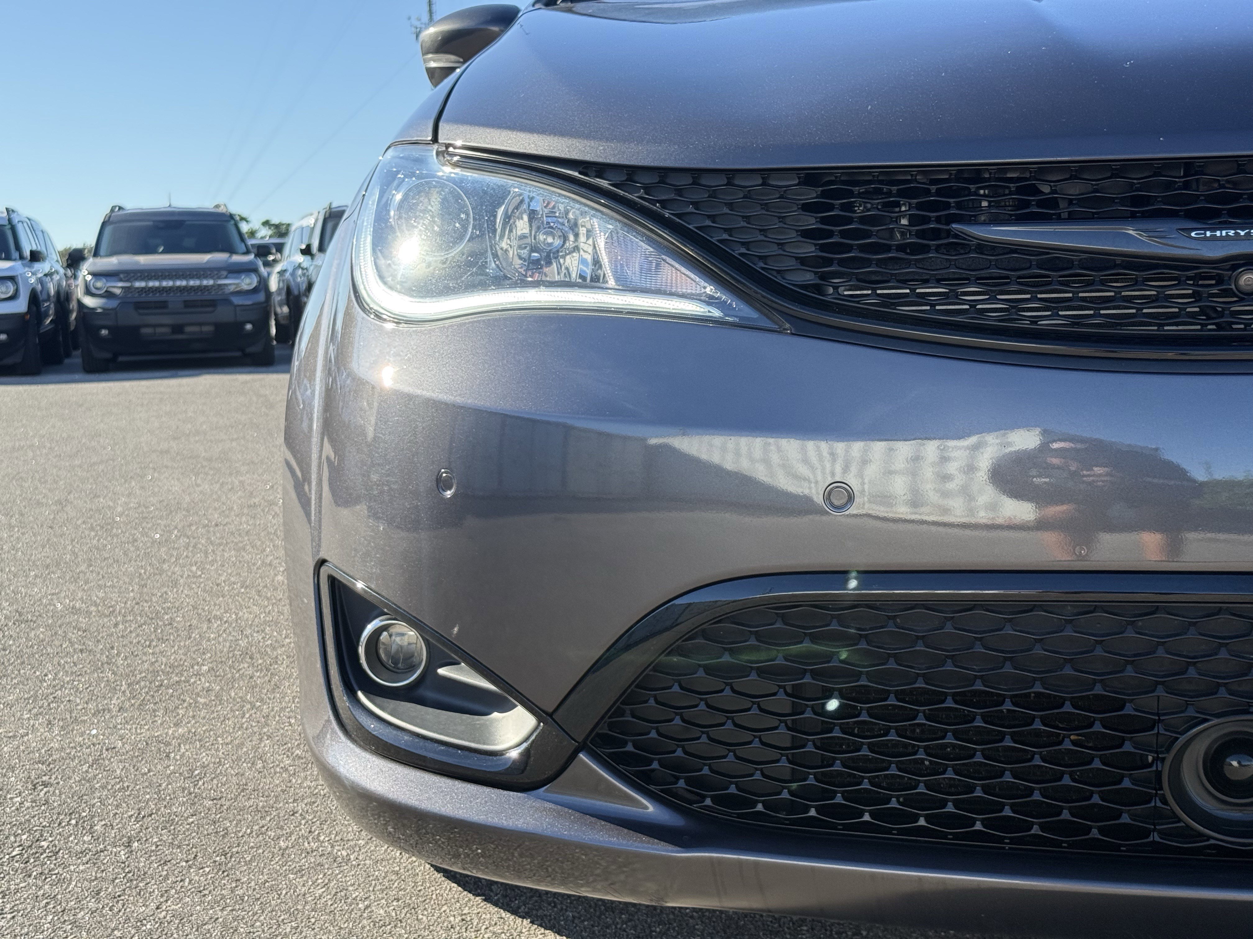 Used 2020 Chrysler Pacifica Limited w/ Advanced Safetytec Group image 9