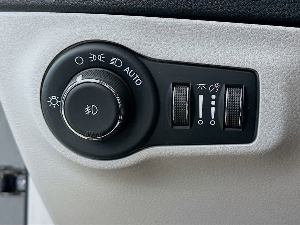 Used 2021 Jeep Compass Limited FWD image 27