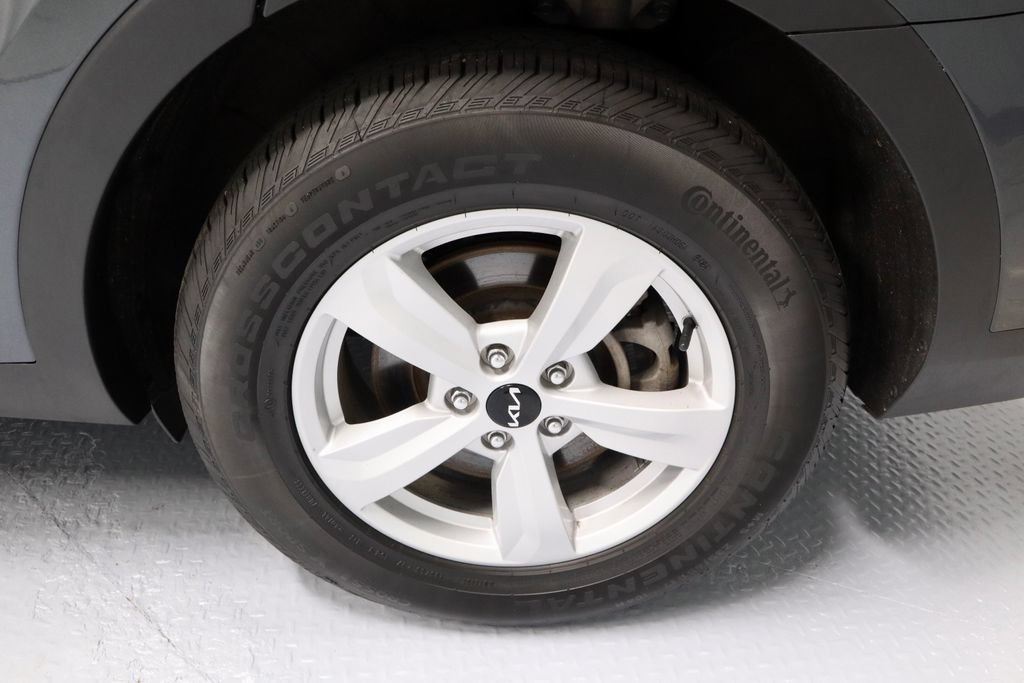 Used 2025 Kia Sorento LX FWD image 18