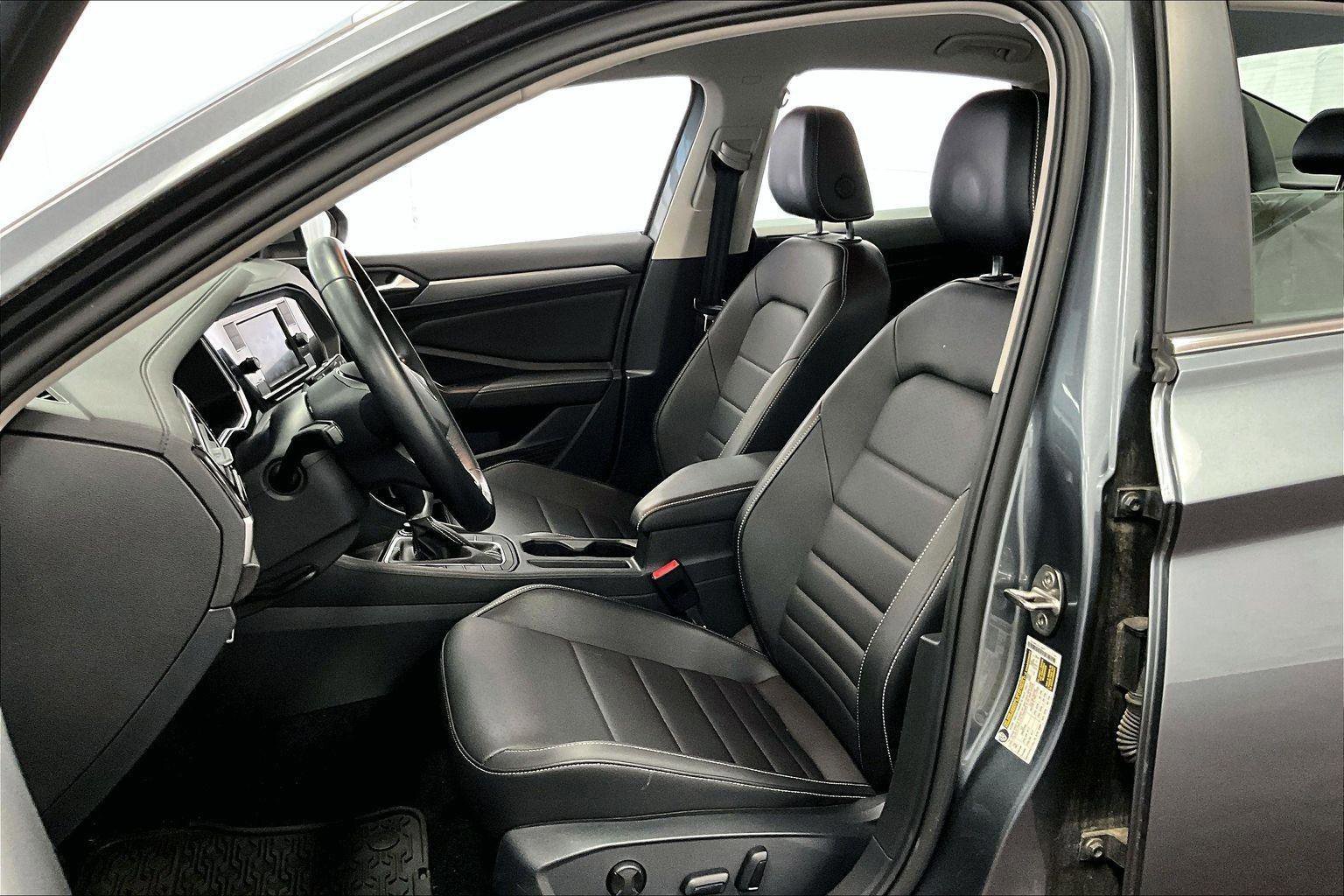 Used 2022 Volkswagen Jetta SE image 24