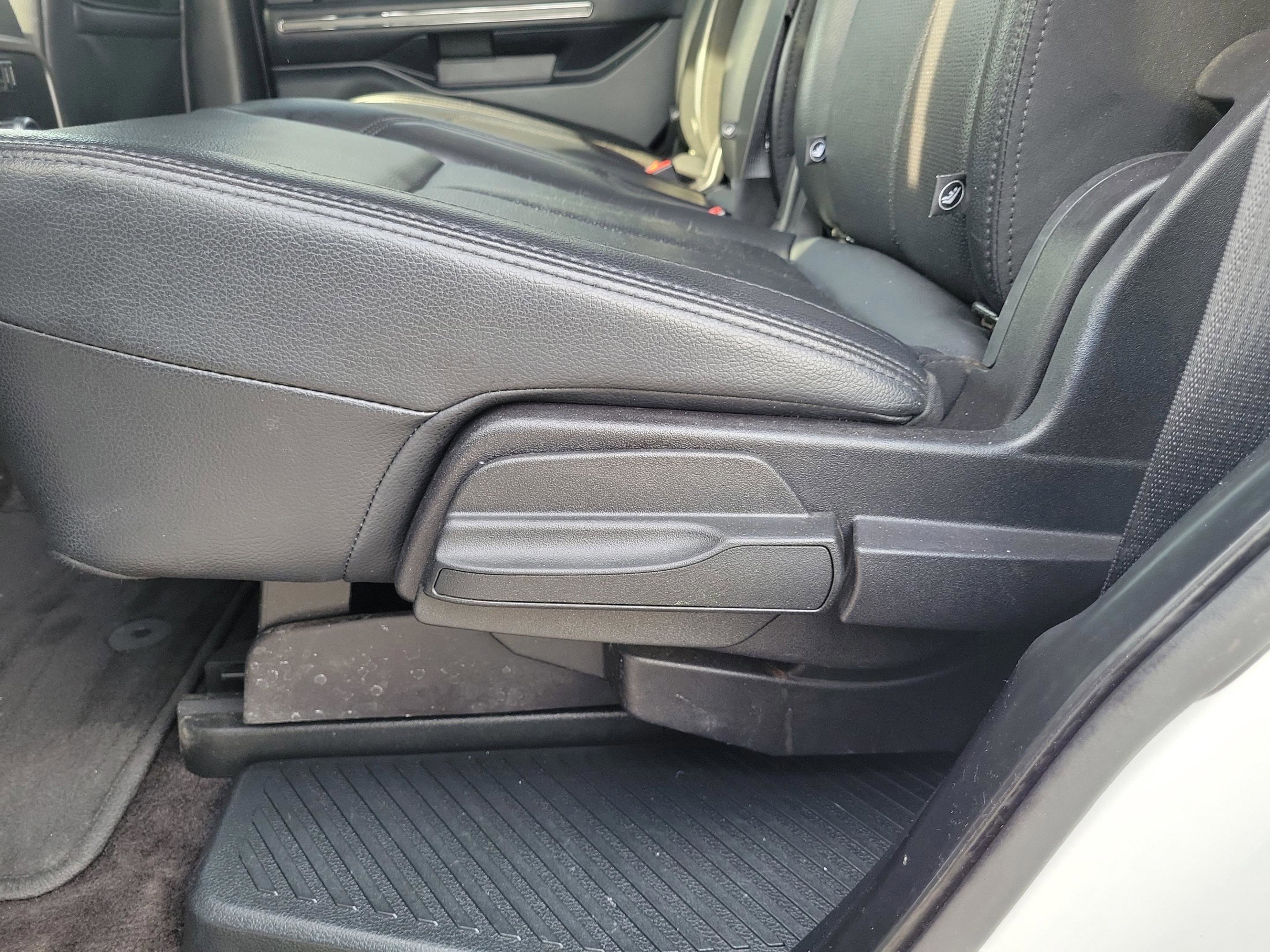 Certified 2020 Ford Expedition XLT w/ Equipment Group 201A AWD/4WD image 11