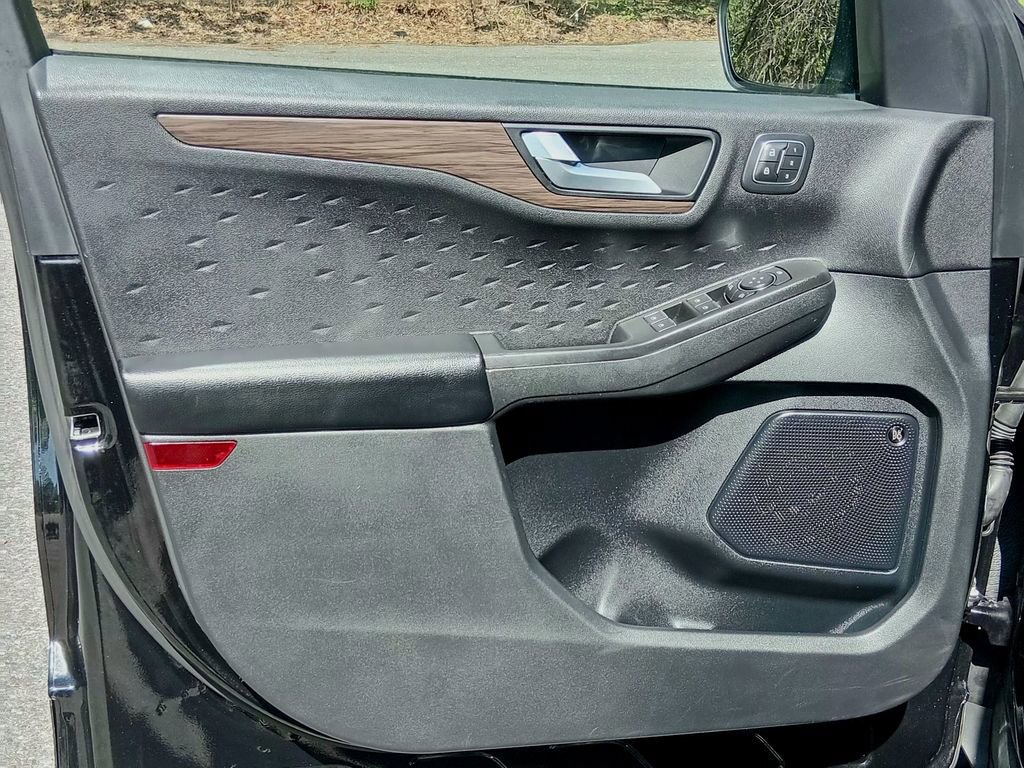 Certified 2020 Ford Escape Titanium w/ Titanium Premium Package 2.0 image 17