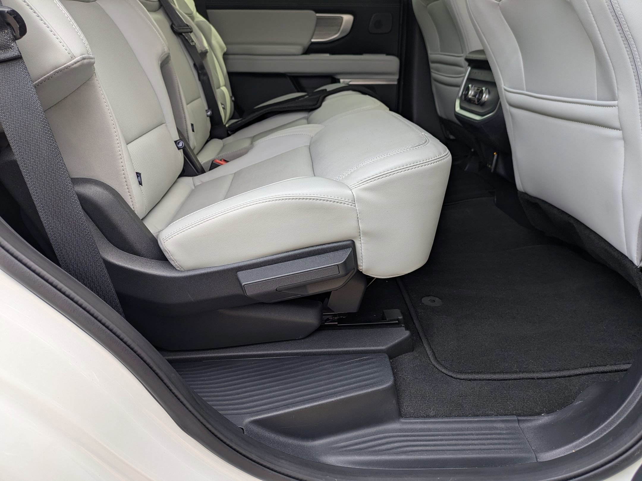 Certified 2025 Ford Expedition Platinum w/ Driver's Package image 39