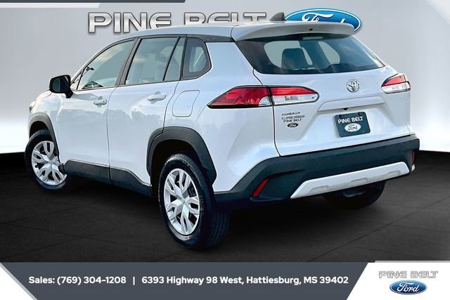 Used 2023 Toyota Corolla Cross L image 2