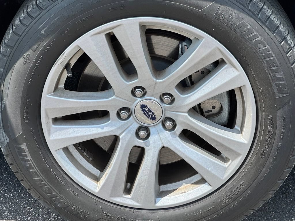Certified 2019 Ford Explorer XLT w/ Equipment Group 202A AWD/4WD image 28
