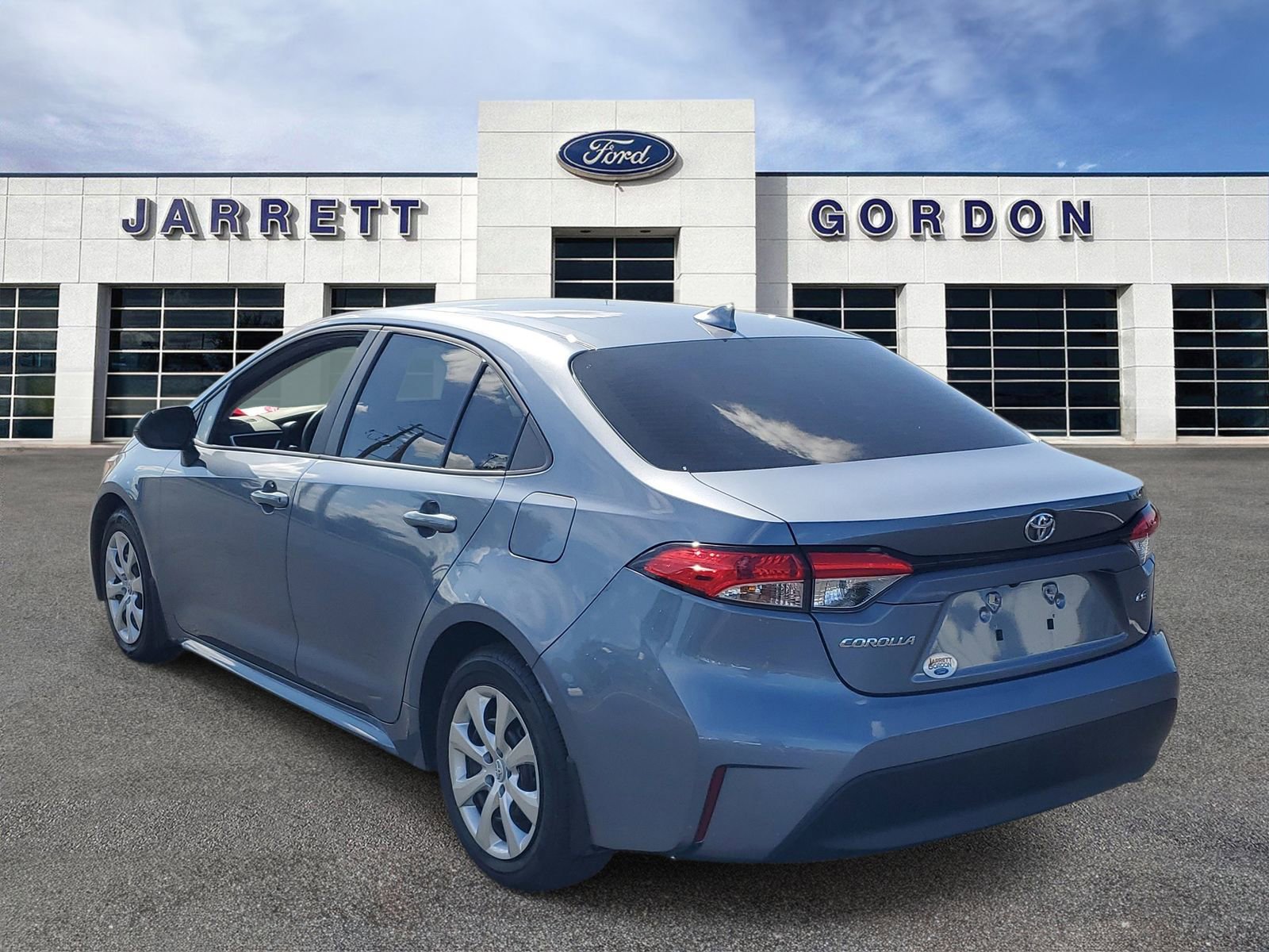 Used 2025 Toyota Corolla LE FWD image 3
