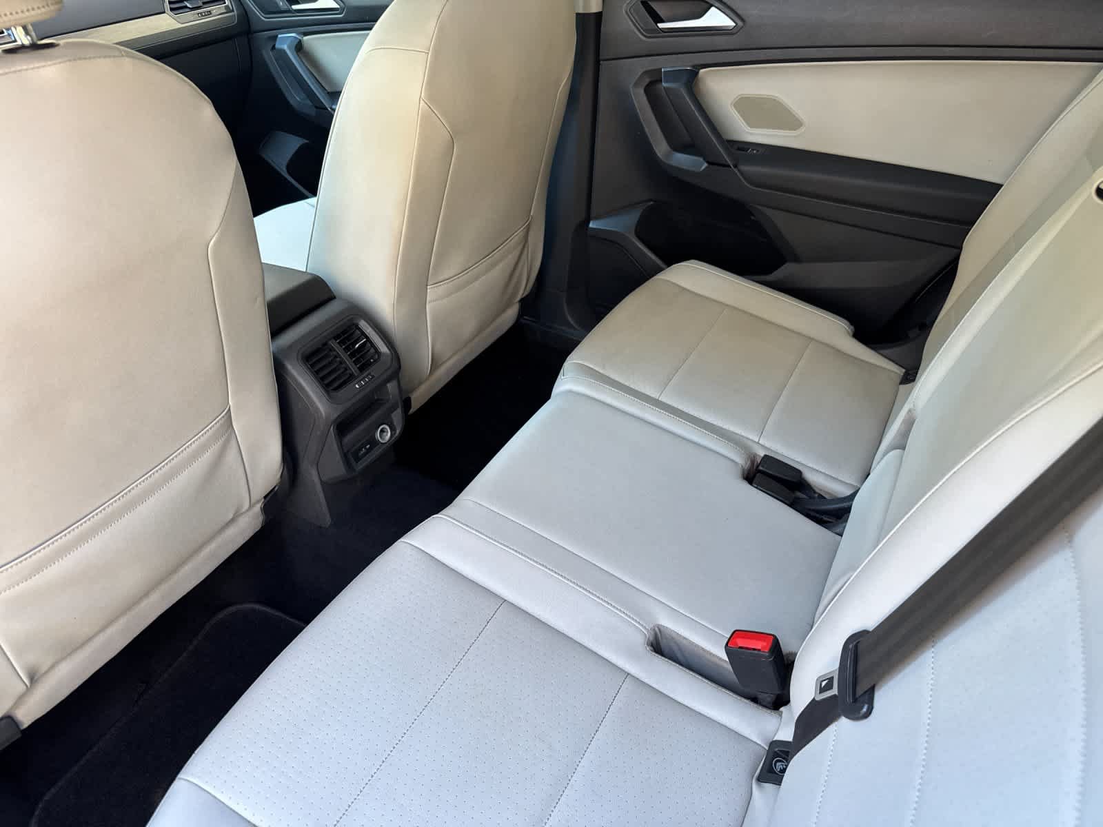 Used 2019 Volkswagen Tiguan SE w/ Panoramic Sunroof Package FWD image 4