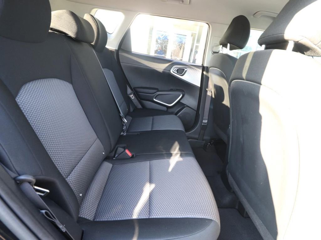 Used 2025 Kia Soul LX w/ LX Technology Package image 22