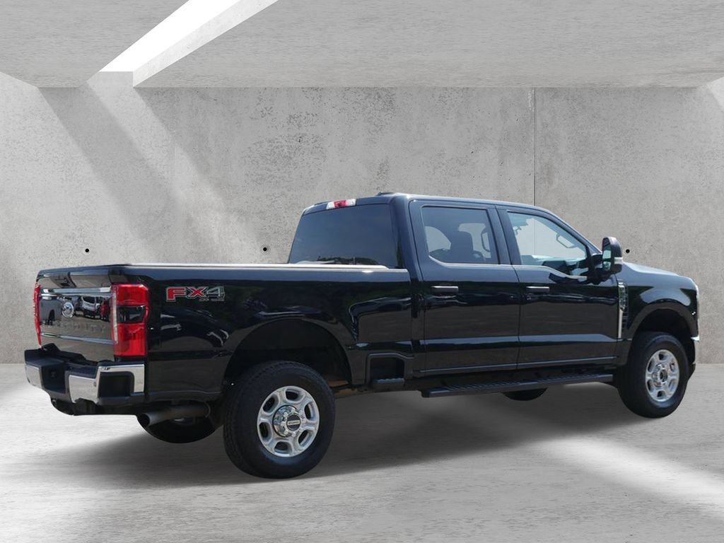 Certified 2025 Ford F350 XLT w/ 360-Degree Camera Package AWD/4WD image 3