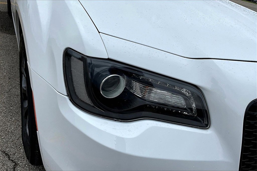 Used 2022 Chrysler 300 Touring w/ Sport Appearance Package image 29