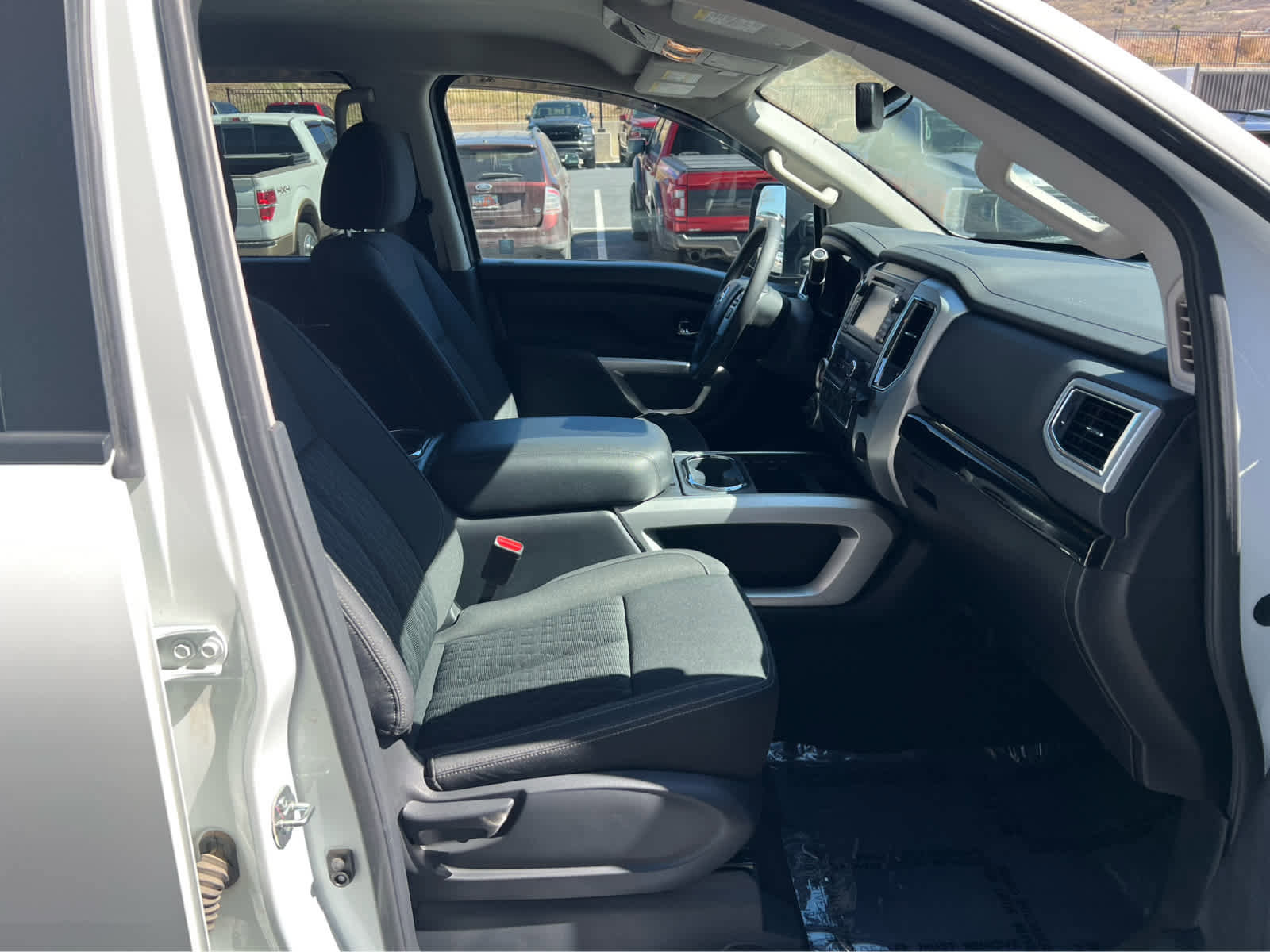 Used 2017 Nissan Titan SV image 17