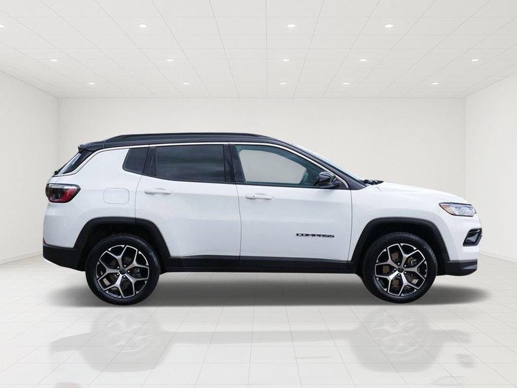 Used 2025 Jeep Compass Limited AWD/4WD image 2