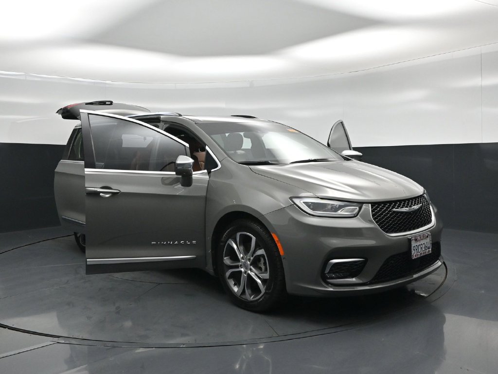 Used 2024 Chrysler Pacifica Pinnacle FWD image 24