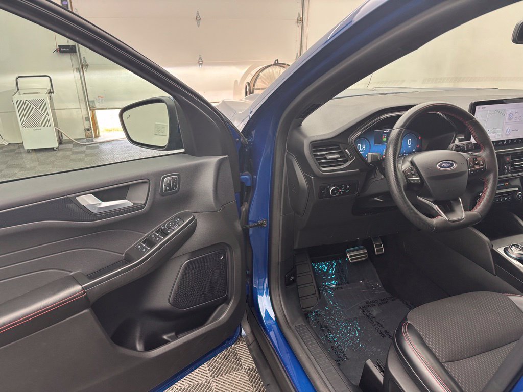 Certified 2023 Ford Escape ST-Line Elite AWD/4WD image 17