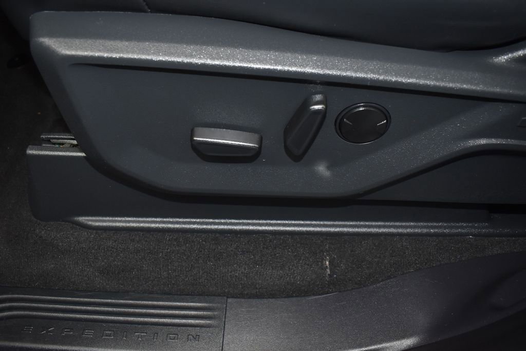 Certified 2025 Ford Expedition Platinum AWD/4WD image 12