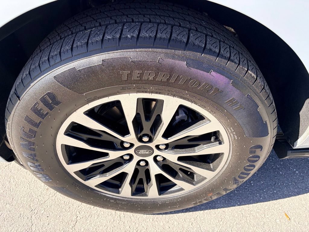Certified 2025 Ford Expedition Platinum AWD/4WD image 37