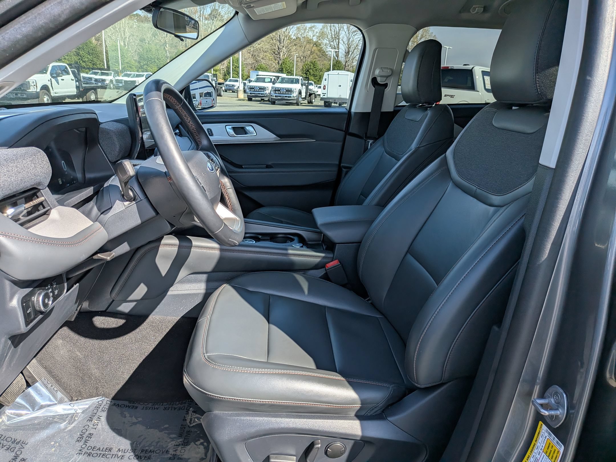 Certified 2025 Ford Explorer Active w/ Active Comfort Package AWD/4WD image 15