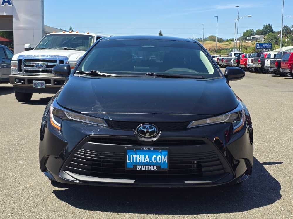 Used 2025 Toyota Corolla LE FWD image 8