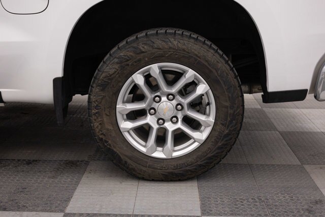 Used 2023 Chevrolet Silverado 1500 LT AWD/4WD image 18