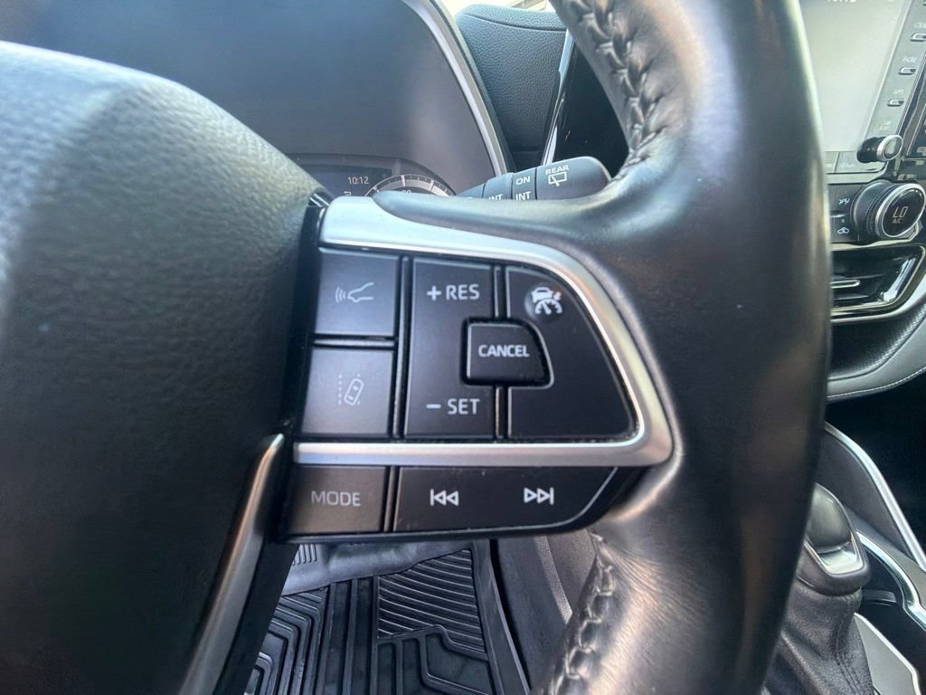 Used 2022 Toyota Highlander XLE AWD/4WD image 36