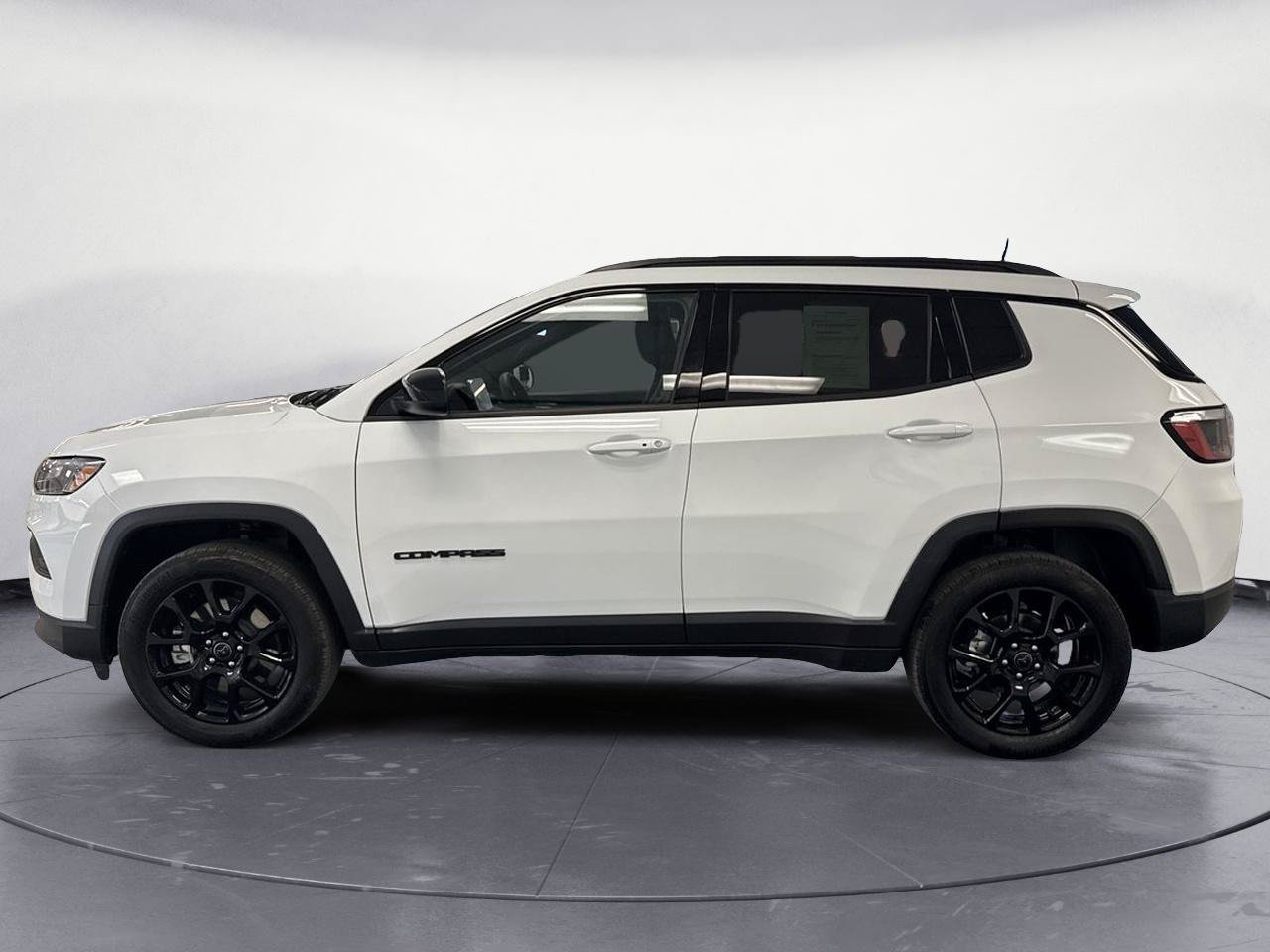 Used 2026 Jeep Compass Latitude AWD/4WD image 5